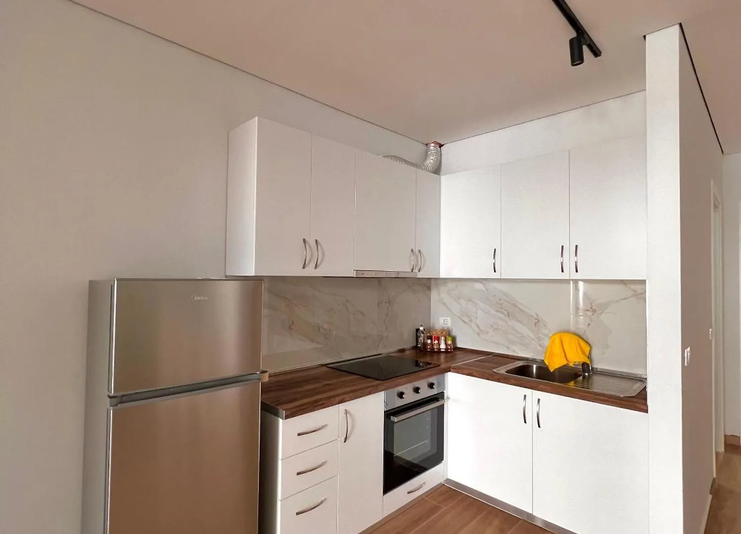 Lalzi Bay,Beach Apartment Durres